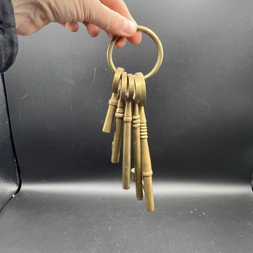 Vintage Solid Brass Skeleton Key Ring Decor Large Thick Heavy Set Of 5 - Picture 3 of 6